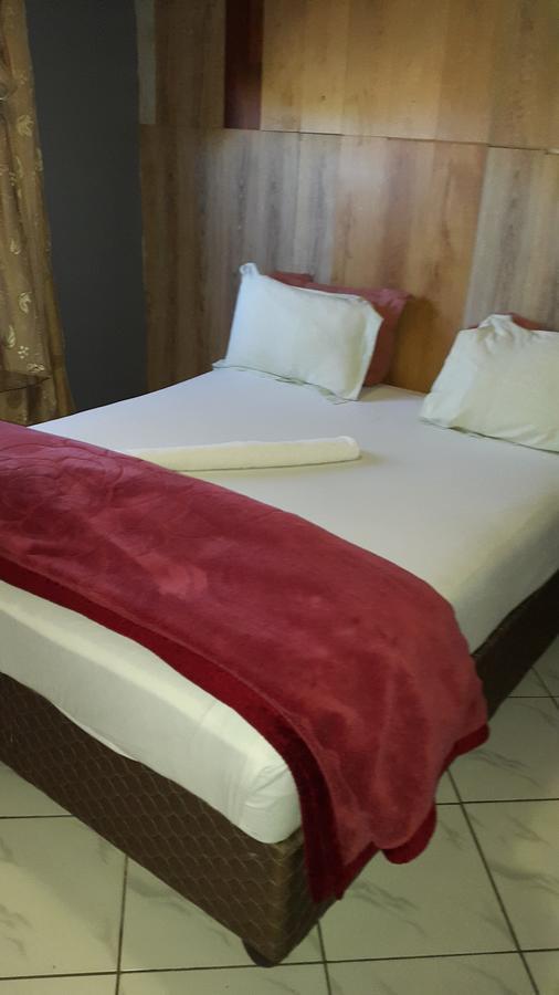 Royal Crown Guesthouse Йоханесбург Екстериор снимка