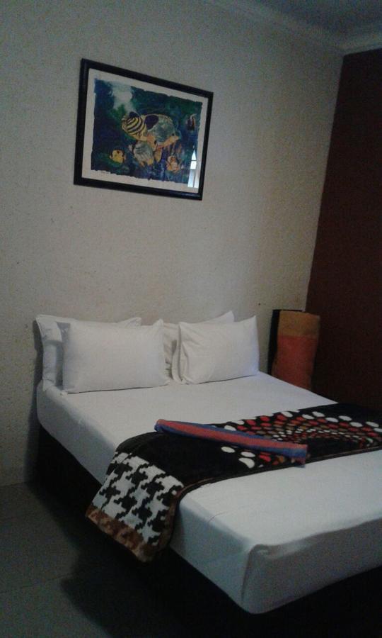 Royal Crown Guesthouse Йоханесбург Екстериор снимка
