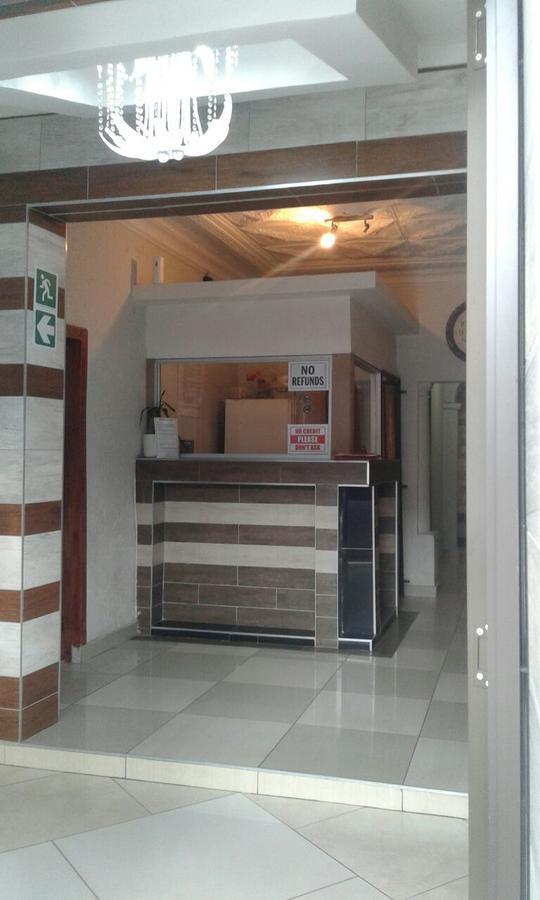 Royal Crown Guesthouse Йоханесбург Екстериор снимка