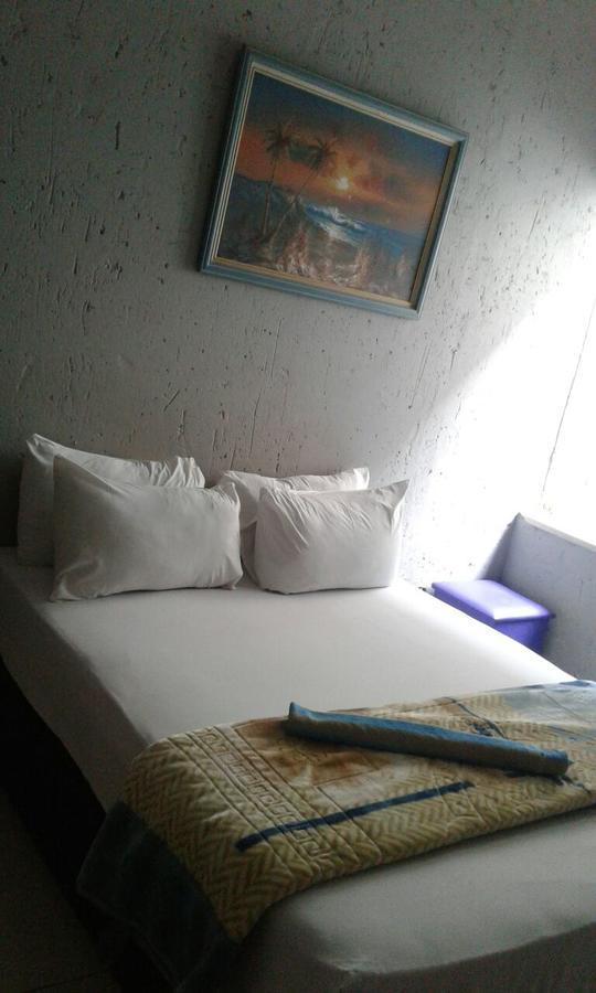 Royal Crown Guesthouse Йоханесбург Екстериор снимка